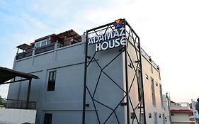 Adamaz House